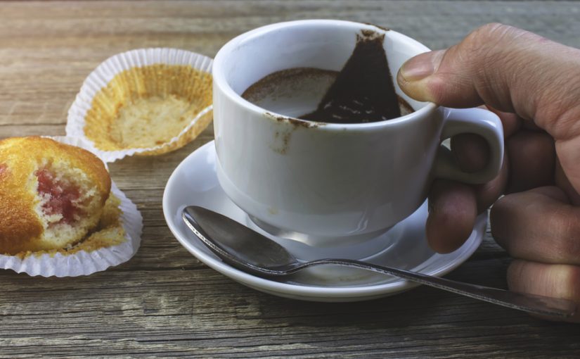 Czar Poranka : Odkrywamy Sekrety Kawy – Od Nasadzenia przez Prażenie aż po Twoją Kubek Pełną Aromatu.