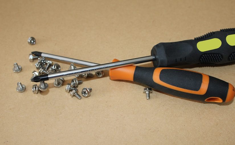 Lodówka przestaje działać, a pralka przecieka – naprawa czy wymiana?